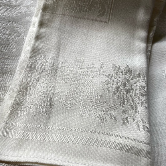 VINTAGE Luxury Rectangular Tablecloth & 3 Napkins - Picture 10 of 16